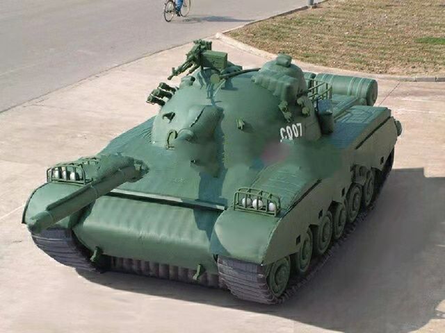三亚充气坦克战车